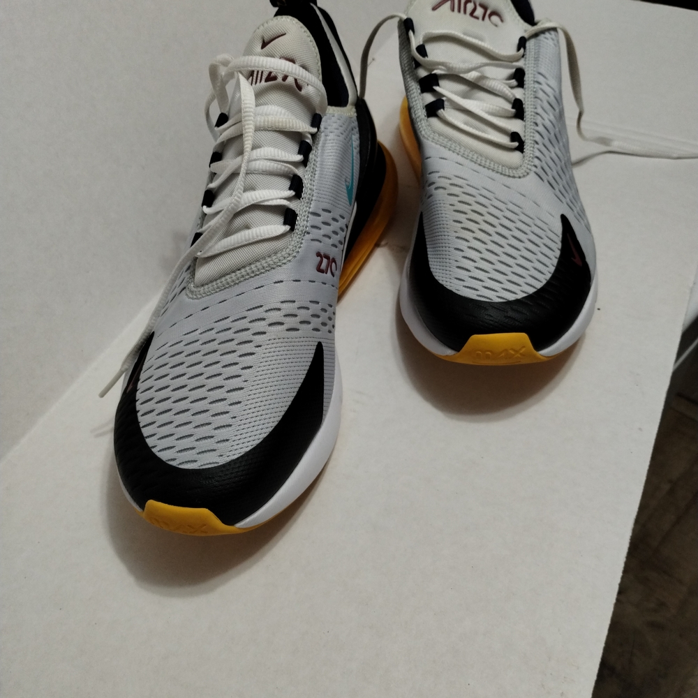 Nike Air Max 270 Sneakers - Picture 3 of 5